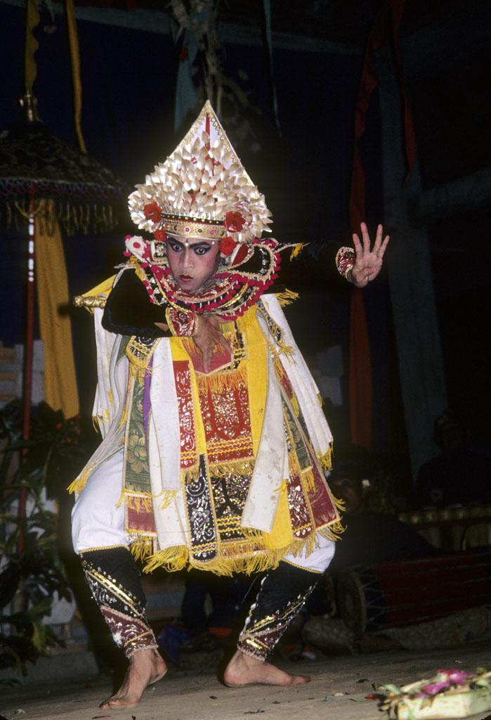 <img typeof="foaf:Image" src="http://statelibrarync.org/learnnc/sites/default/files/images/bali_249.jpg" width="699" height="1024" alt="Young Balinese male dancer" title="Young Balinese male dancer" />