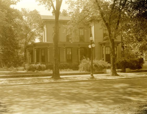 Click on this image to view historic images of North Carolina's public libraries.